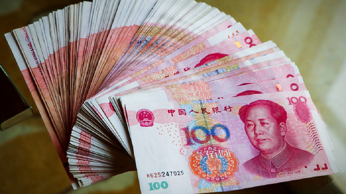 Banco central chino estaría fijando la volatilidad del yuan en mínimos desde 2010 según Bloomberg