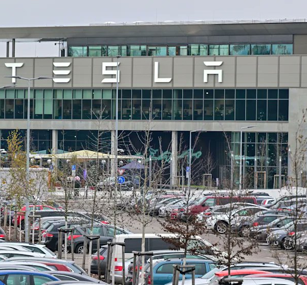 Ataques contra Tesla: Trump exige condenas severas