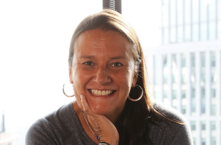 Claudia Herrera Transbank: Primera Mujer en Liderar la Empresa