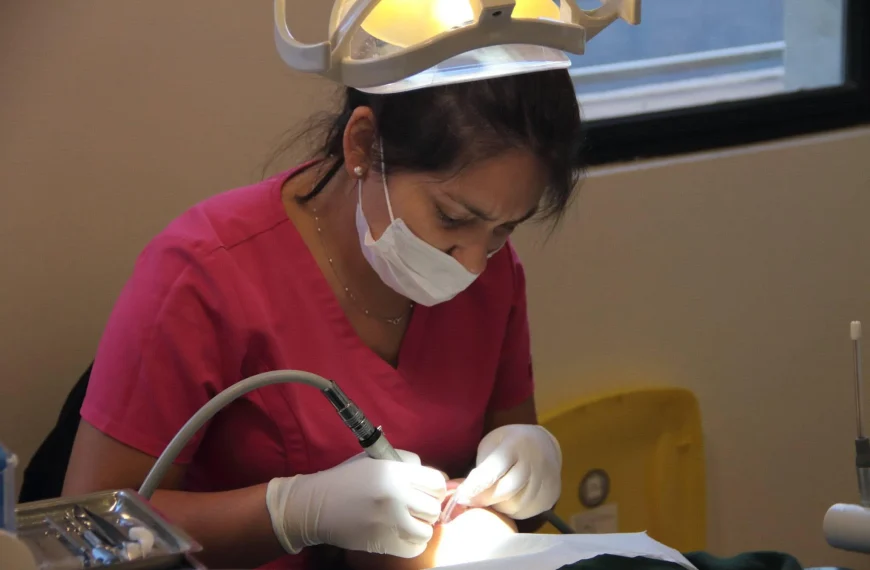 Clínica Dental Escolar: Atención Odontológica Gratuita en Colina